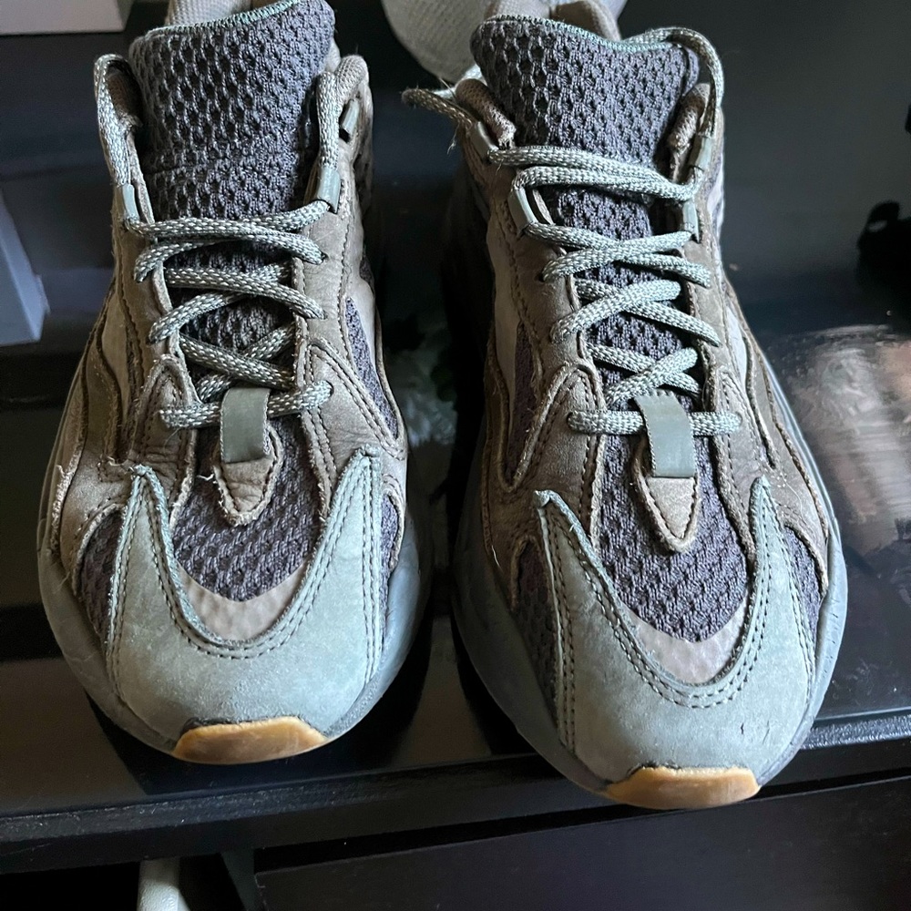 adidas Yeezy Boost 700 V2 Geode size 7
